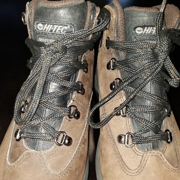 HI- TEC  brown hiking boots size 5.5