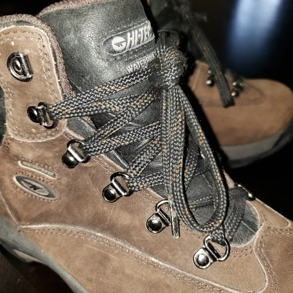 HI- TEC  brown hiking boots size 5.5