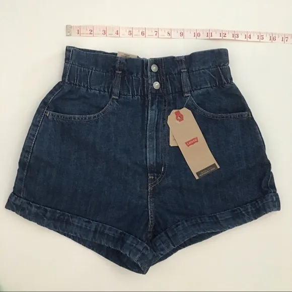 High Waisted Levi’s Shorts Sz 25