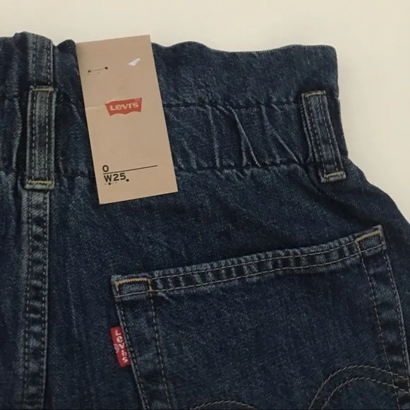 High Waisted Levi’s Shorts Sz 25