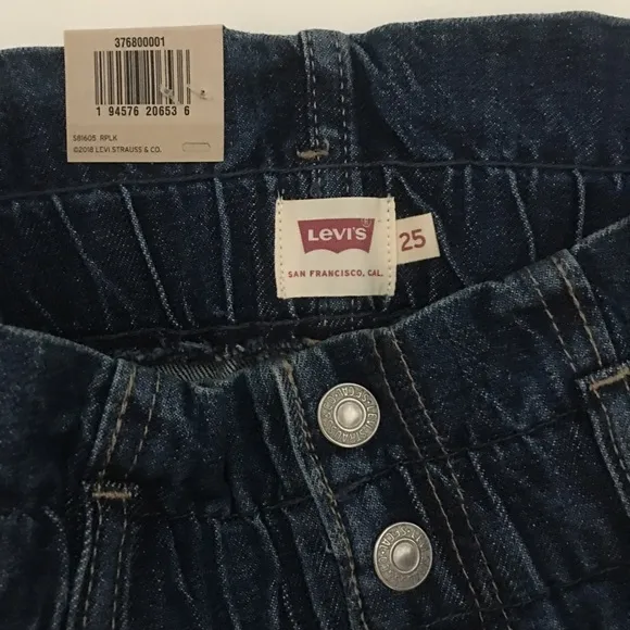 High Waisted Levi’s Shorts Sz 25