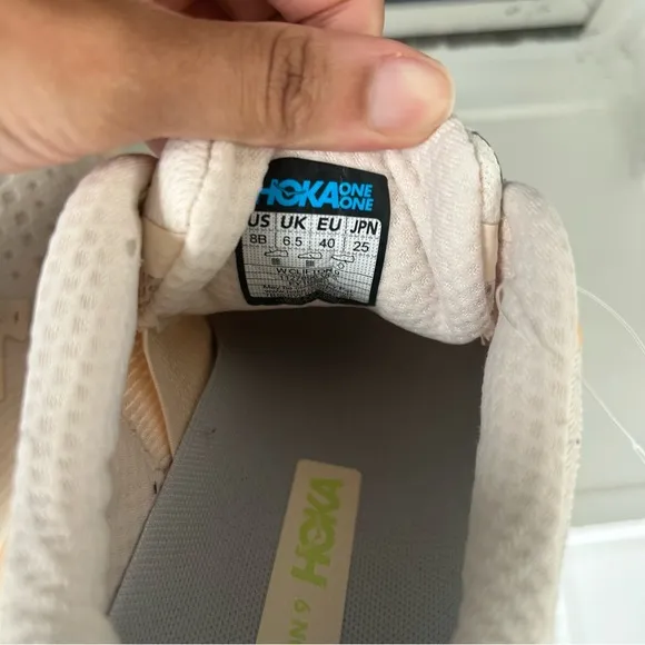 HOKA Clifton 9 Running Shoes Women’s Size 8B in Vanilla