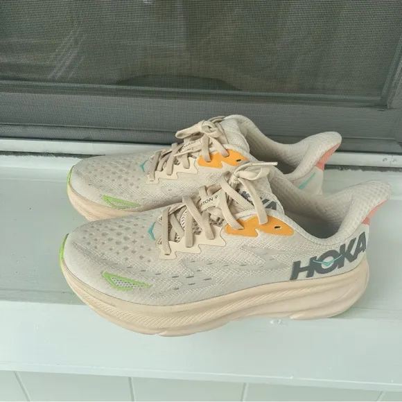 HOKA Clifton 9 Running Shoes Women’s Size 8B in Vanilla