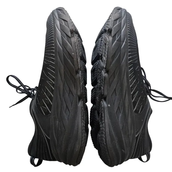 Hoka One One Men's Black Max Cushioned Bondi 7 Athletic Shoes