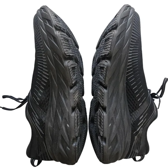 Hoka One One Men's Black Max Cushioned Bondi 7 Athletic Shoes