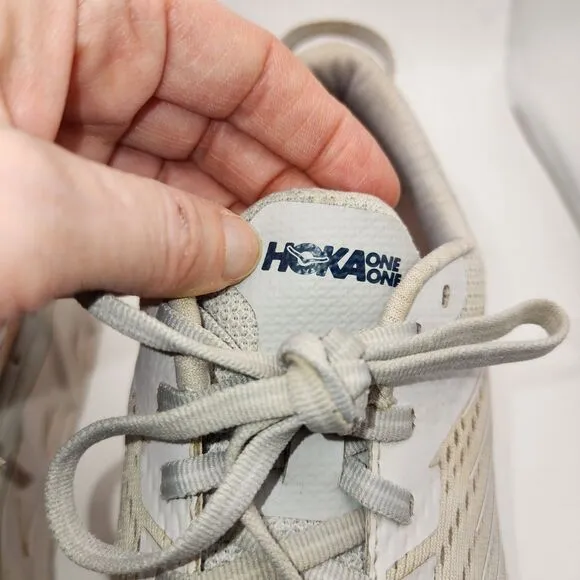 Hoka One One Womens Arahi 4 Gray Running Shoes, Size: 7.5 Pre-Owned Comfort