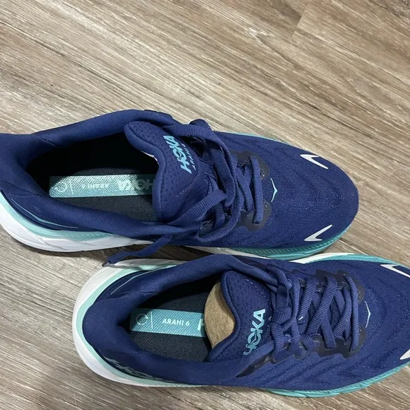 Hoka Women's Blue Running Shoes (sample shoe) Arahi 6