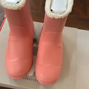 Hunter Kids Original Sherpa Boots  Textile Lining, Textured Outsole,pink size 5