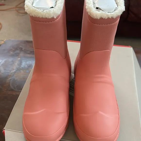 Hunter Kids Original Sherpa Boots  Textile Lining, Textured Outsole,pink size 5