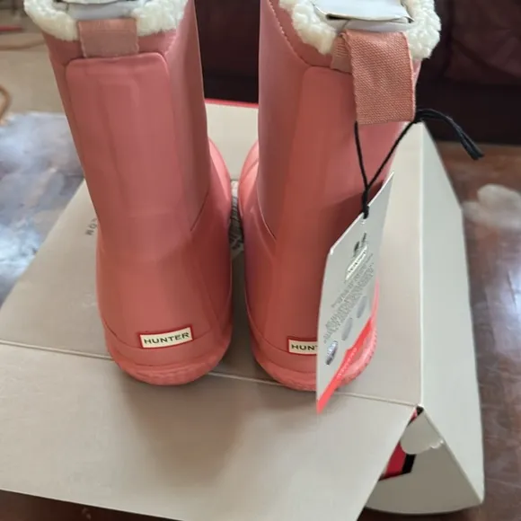 Hunter Kids Original Sherpa Boots  Textile Lining, Textured Outsole,pink size 5