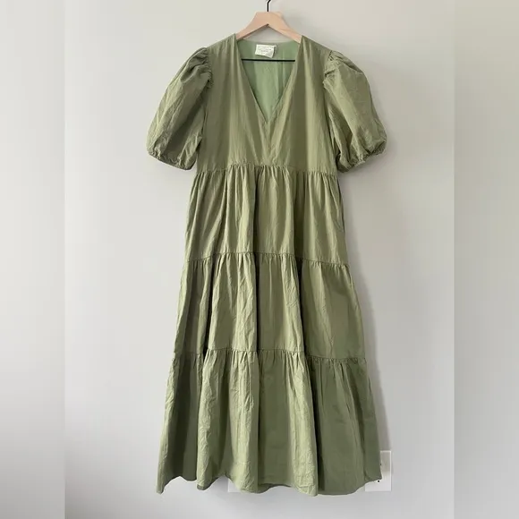 Hyacinth House Tuckernuck Tiered Penny Puff Sleeve Midi Dress in Green XL