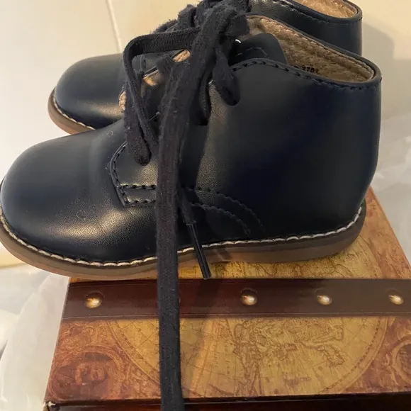 Infant walking shoes with bells size 4.5c