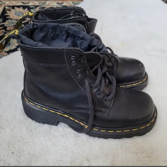 ISO ! Dr. Martens Black or Brown Waterproof Lining Boot
