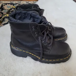 ISO ! Dr. Martens Black or Brown Waterproof Lining Boot