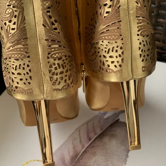 Jessica Simpson Gold Stiletto Heels Boots Intricate Design Laser Cut 5 NEW w/box