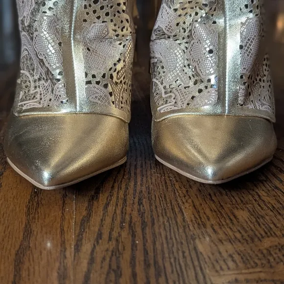 Jessica Simpson Gold Stiletto Heels Boots Intricate Design Laser Cut 5 NEW w/box