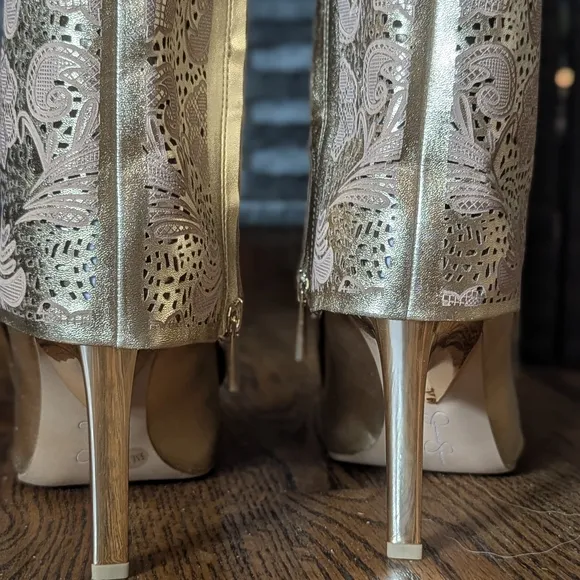 Jessica Simpson Gold Stiletto Heels Boots Intricate Design Laser Cut 5 NEW w/box