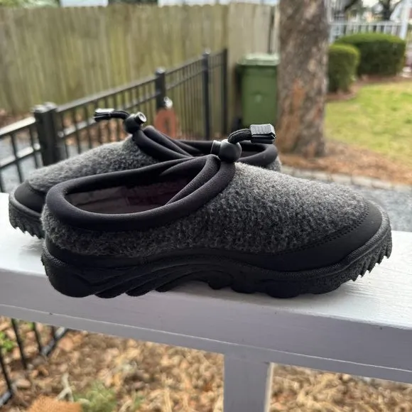 Jibs Gray Fleece Slip-On Shoes Adjustable Toggle Durable Rubber Outsole 6.5 Mens