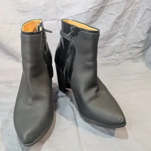 John Fluevog Unite Moon Black Leather Ankle Booties U Shaped Heel Womens Size 9