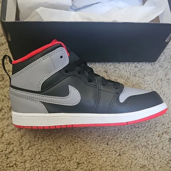 Jordan 1 Mid Boy Sneakers