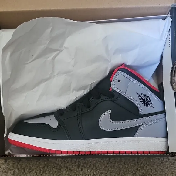 Jordan 1 Mid Boy Sneakers