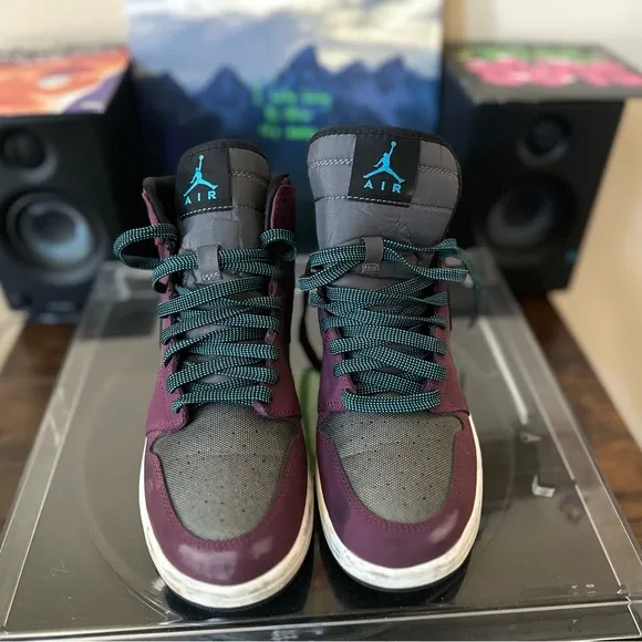 Jordan 1 Retro High Mulberry