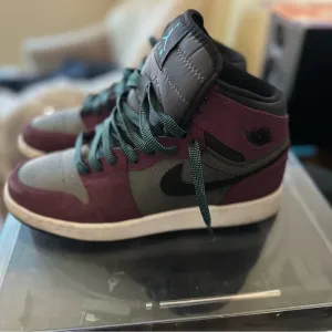 Jordan 1 Retro High Mulberry