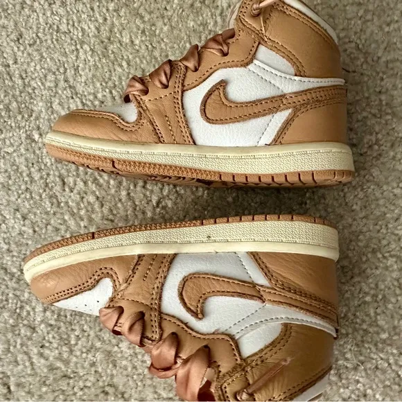 Jordan 1 Retro High OG Praline