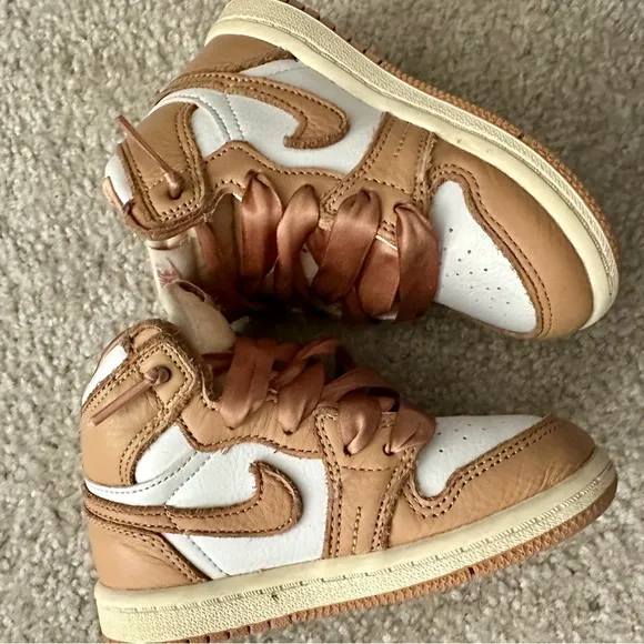 Jordan 1 Retro High OG Praline
