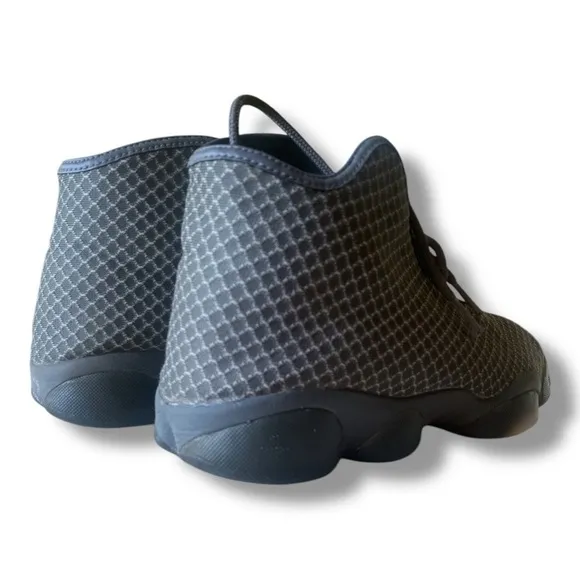 JORDAN HORIZON WOLF GREY BLACK HI-TOP  SNEAKERS SIZE 7Y Kidscore Goth EUC