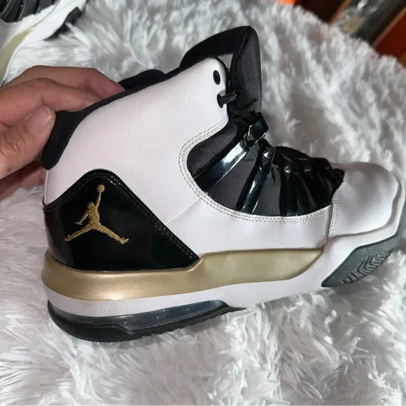 Jordan Max Aura White Black Gold