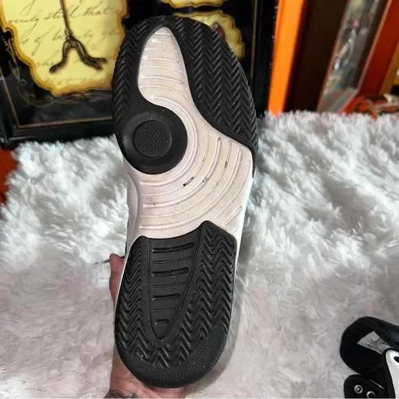 Jordan Max Aura White Black Gold