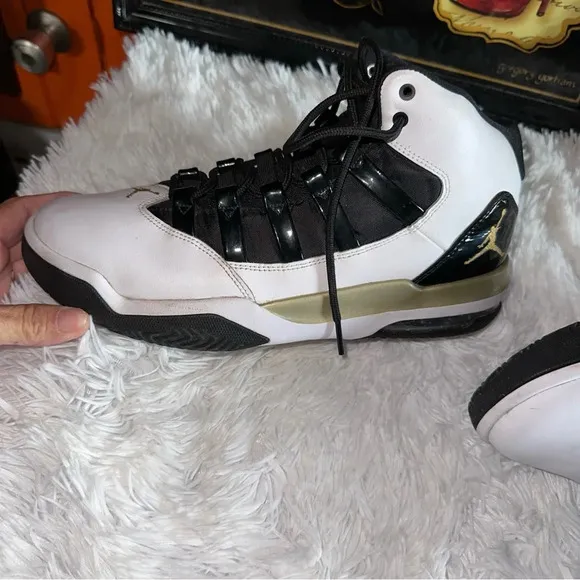 Jordan Max Aura White Black Gold