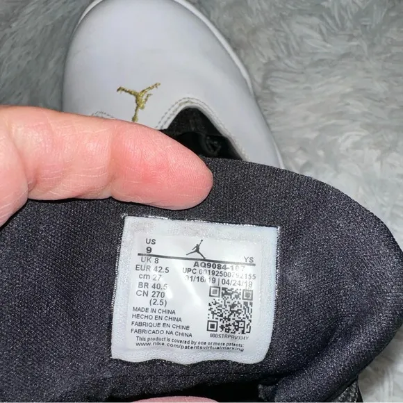 Jordan Max Aura White Black Gold