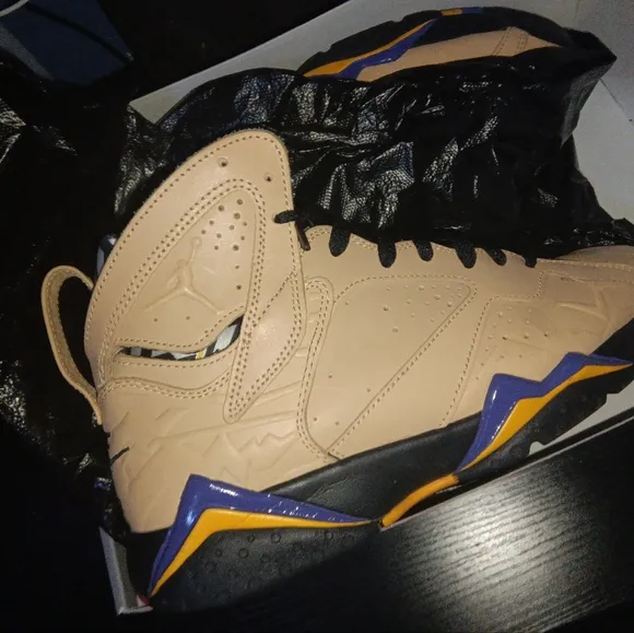 Jordan Men's Tan and Black Sneakers