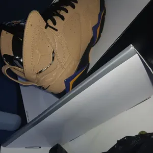 Jordan Men's Tan and Black Sneakers