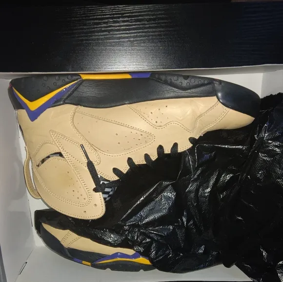 Jordan Men's Tan and Black Sneakers