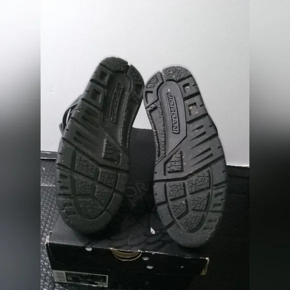 Jordan Winterized Spizike GS 'Black Cat'