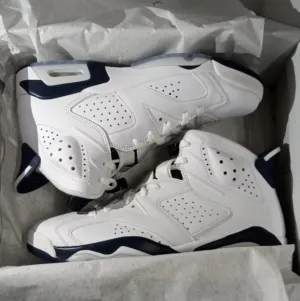 JordanRetro 6White and Navy Size8,men