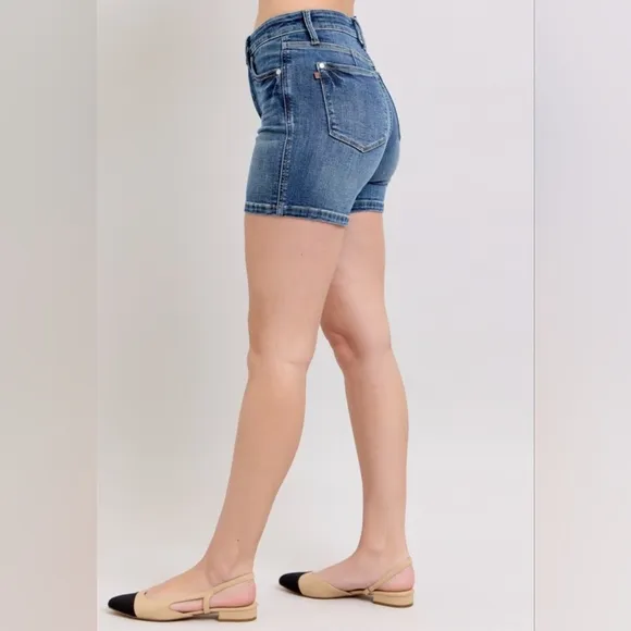 Judy Blue High Rise Waist Denim Slim Fit Classic Retro Mid-Length Jean Shorts