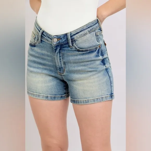 Judy Blue V-waist Slim Fit Denim Mid-length Skinny Leg Retro Vintage Wash Shorts