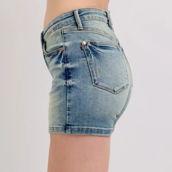 Judy Blue V-waist Slim Fit Denim Mid-length Skinny Leg Retro Vintage Wash Shorts