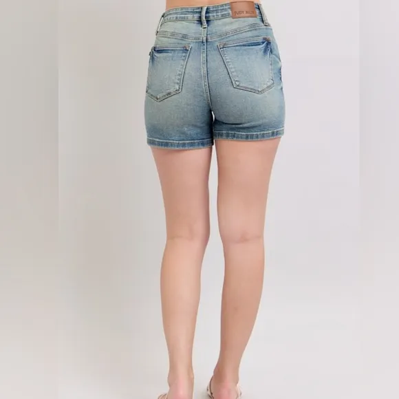 Judy Blue V-waist Slim Fit Denim Mid-length Skinny Leg Retro Vintage Wash Shorts