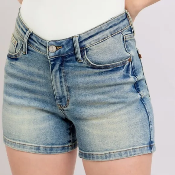 Judy Blue V-waist Slim Fit Denim Mid-length Skinny Leg Retro Vintage Wash Shorts