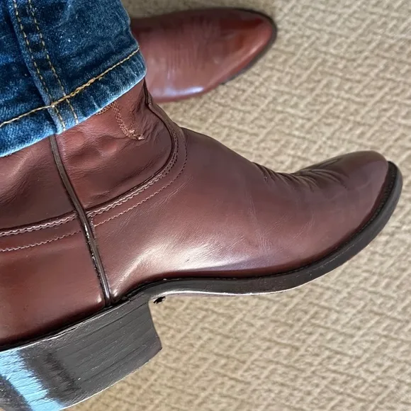 Justin Boots Size 9 1/2 B medium brown
