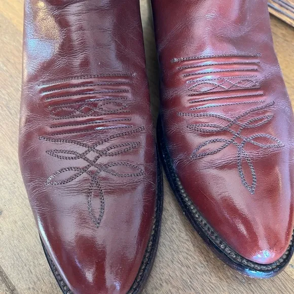 Justin Boots Size 9 1/2 B medium brown