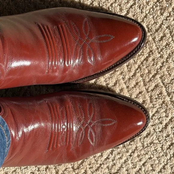 Justin Boots Size 9 1/2 B medium brown