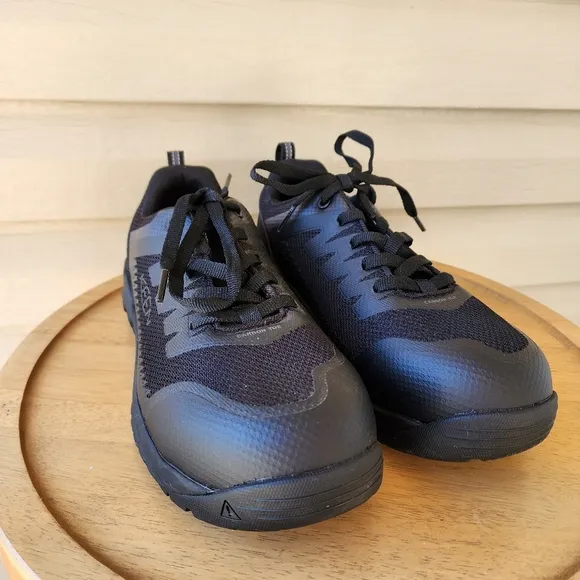 Keen Arvada women's utility carbon toe black work shoes