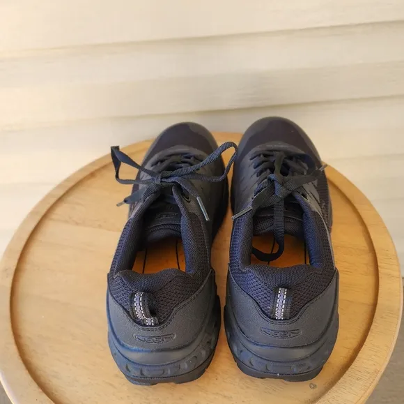 Keen Arvada women's utility carbon toe black work shoes