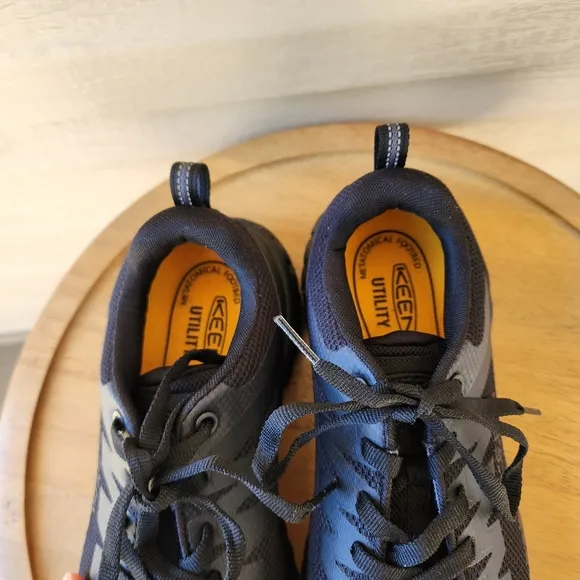 Keen Arvada women's utility carbon toe black work shoes